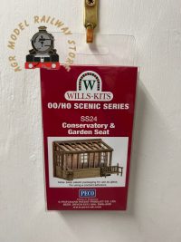 Wills SS24 Conservatory with garden seat & water butt - OO Gauge