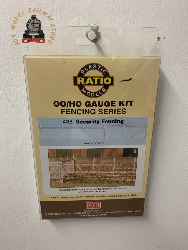 Ratio 436 Chainlink Security Fencing & Posts - OO Gauge