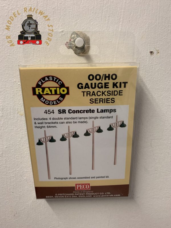 Ratio 454 SR Concrete Lamp Standards - OO Gauge