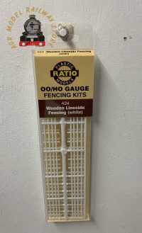 Ratio 424 Lineside Fencing, wooden 4 Bar Ranch Style - OO Gauge