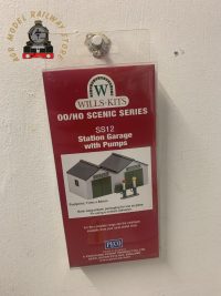 Wills SS12 Station Garage & Pumps - OO Gauge