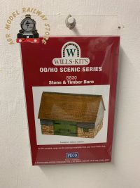 Wills SS30 Barn ( Older style rural construction ) - OO Gauge