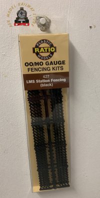 Ratio 427 Station Fencing Black LMS Style, - OO Gauge