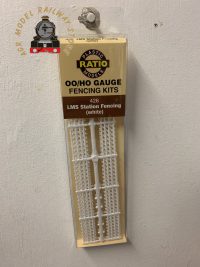 Ratio 426 Lineside Fencing, LMS Style, white - OO Gauge