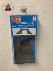 Peco NB-32 Tunnel Mouths for Double Track and 4 Retaining Walls - N Gauge