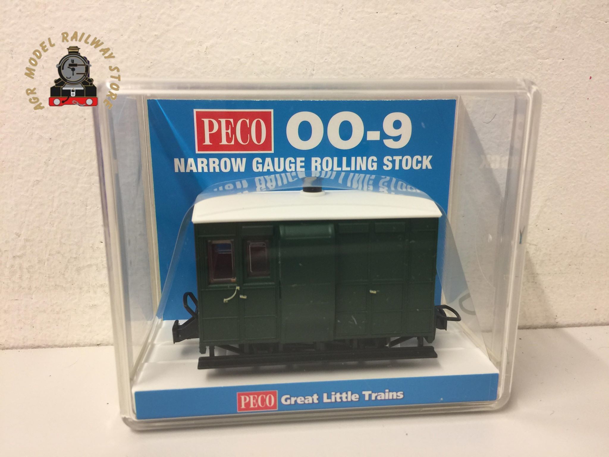 thumbnail image 2 of Peco OO Gauge Platform Seats – Green, General Store Style – 5050881052303 2 of 3