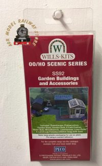 Wills SS92 Garden Accessory Set Kit - OO Gauge