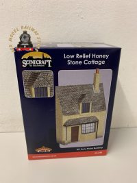Bachmann 44-295 Low Relief Honey Stone Cottage OO Gauge