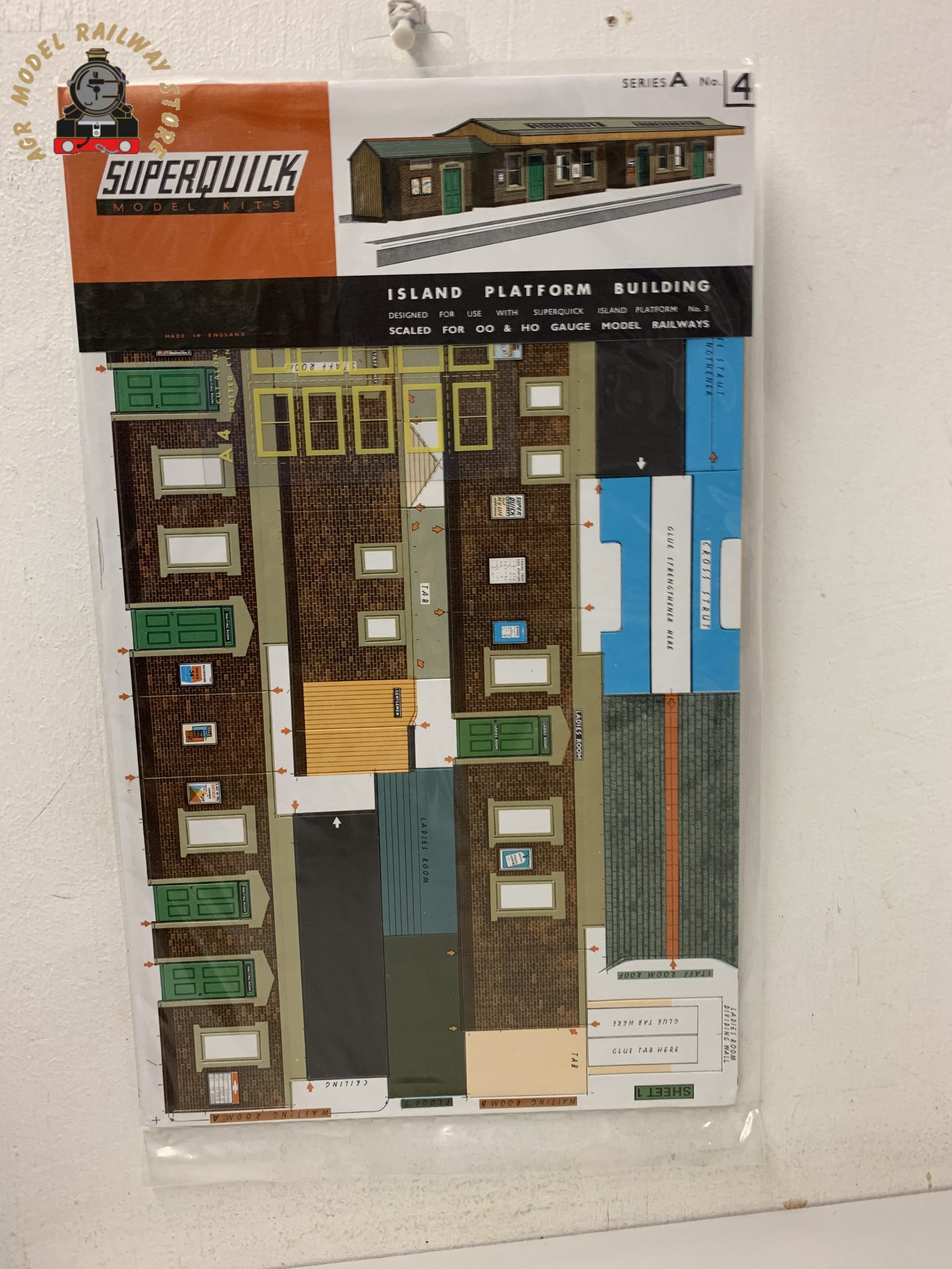 Superquick A4 Island Platform Building OO Gauge Card Kit AGR Model