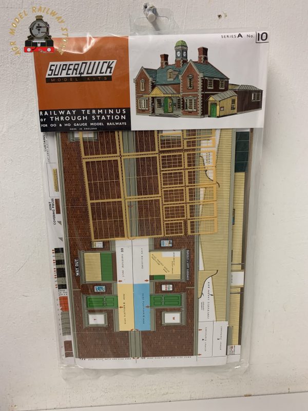 Superquick A10 Railway Terminus - OO Gauge Card Kit