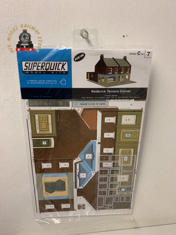 Superquick C7 Low Relief Redbrick Corner Shops - OO Gauge Card Kit