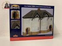 Bachmann 44-0206 OO Gauge Low Relief 1930's Semi Detached House