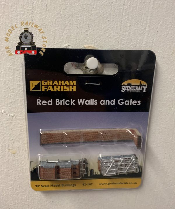 Graham Farish 42-107 N Gauge Red Brick Walls and Gate