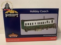 Bachmann 44-0150G OO Gauge Holiday Coach Green and White