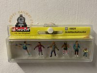 Noch 15824 Ice Skaters Figure Set (Pk6) HO OO Gauge