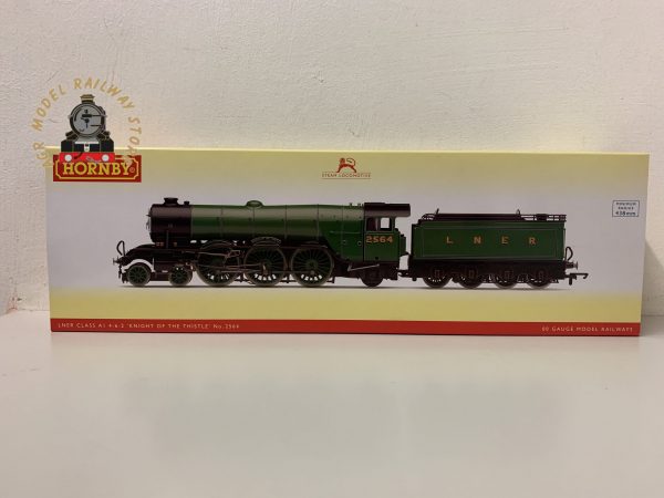 Hornby R3989 OO Gauge LNER A1 4-6-2 2564 'Knight of The Thistle' LNER Green