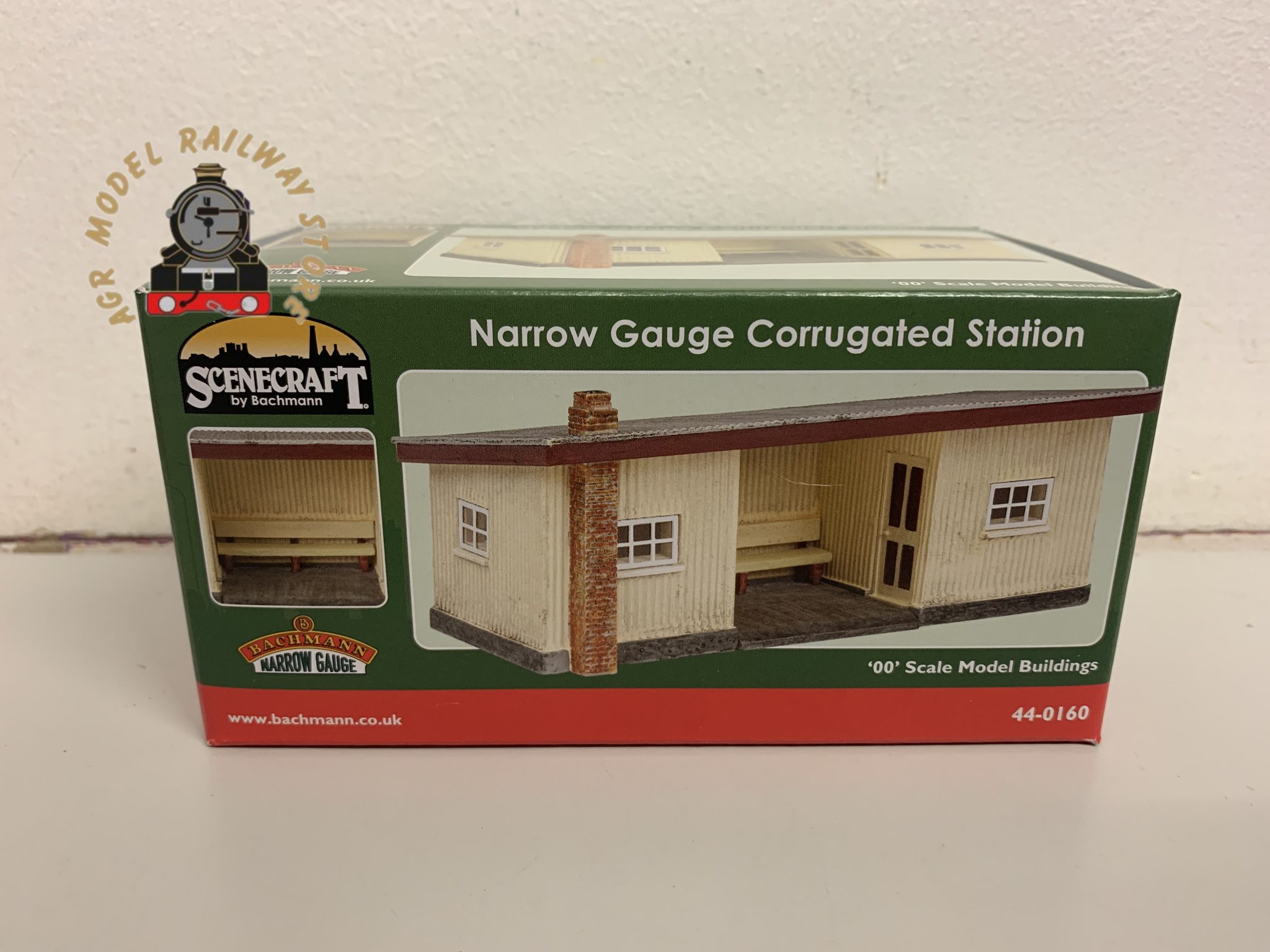 Bachmann 44-0160R OO Gauge Narrow Gauge Corrugated Station Red and ...