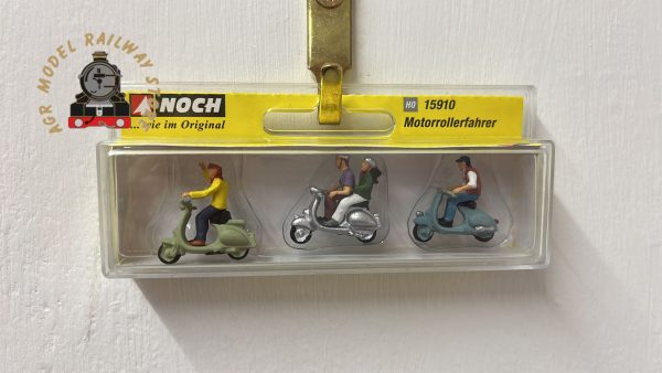 Noch 15910 Scooter Riders (3) Figure Set - HO/OO Gauge