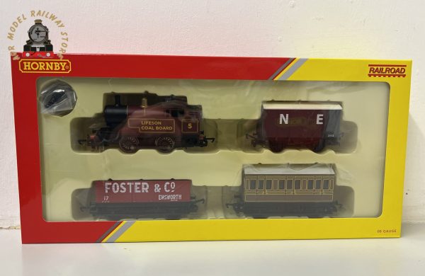 Hornby R30035 OO Gauge Railroad Steam Engine Train Pack