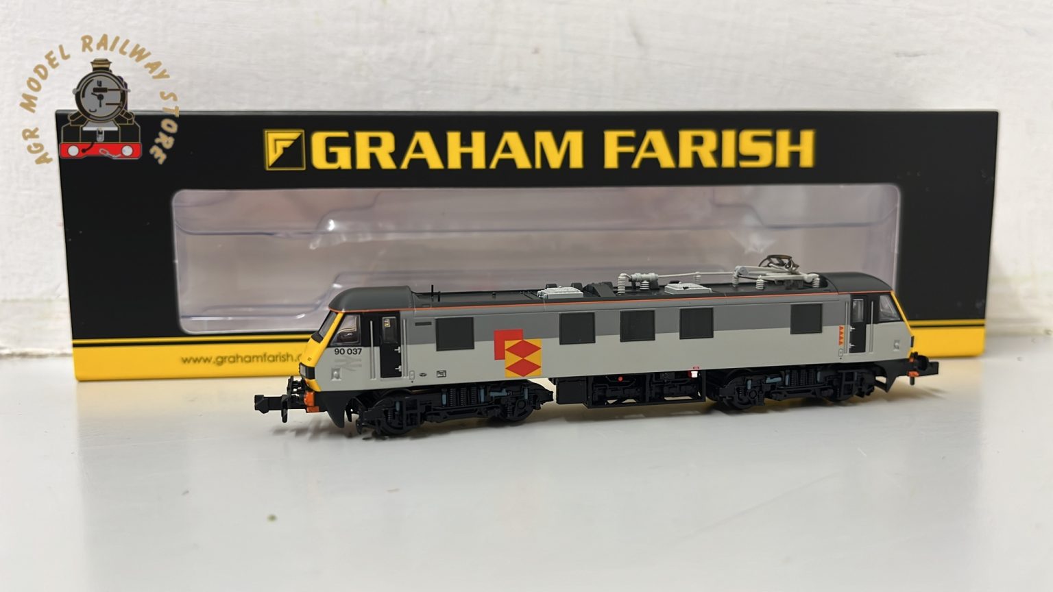 Graham Farish 371-781 Class 90/0 90037 BR Railfreight Distribution ...