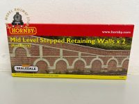 Hornby R7386 OO Gauge Mid Stepped Arched Retaining Walls x2 Red Brick