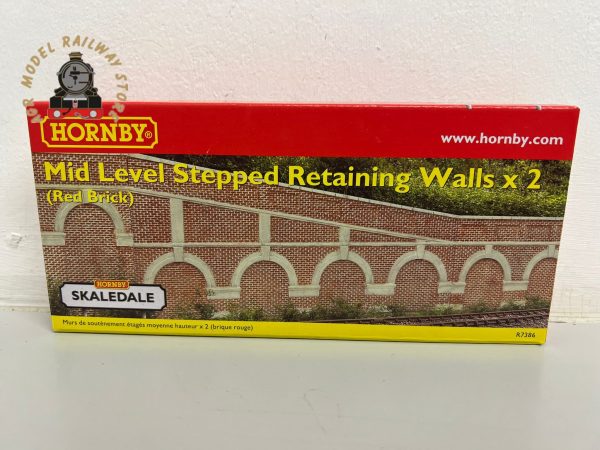 Hornby R7386 OO Gauge Mid Stepped Arched Retaining Walls x2 Red Brick