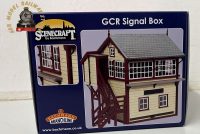 Bachmann 44-0168M OO Gauge GCR Signal Box Maroon and Cream