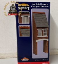 Bachmann 44-0215 OO Gauge Low Relief Terrace Courtyard Entrance