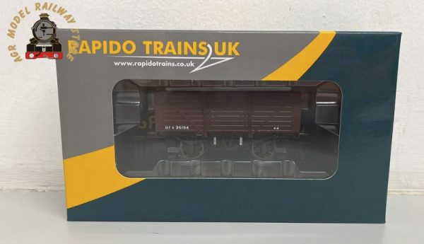 Rapido 940026 8 plank open wagon diag D1379 in SR brown with BR lettering - S36194