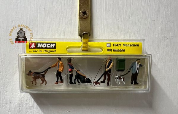 Noch 15471 Dog Walkers (4) Figure Set HO / OO Gauge