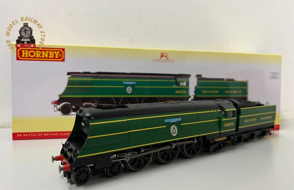 Hornby R30129 OO Gauge SR Battle of Britain 4-6-2 34072 ‘257 Squadron ...