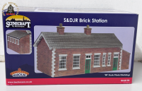 Bachmann 44-0179A S&DJR Brick Station Green and Cream