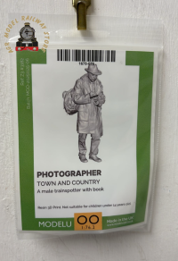 ModelU 1675 Photographer with Ian Allan ABC Book- OO Scale