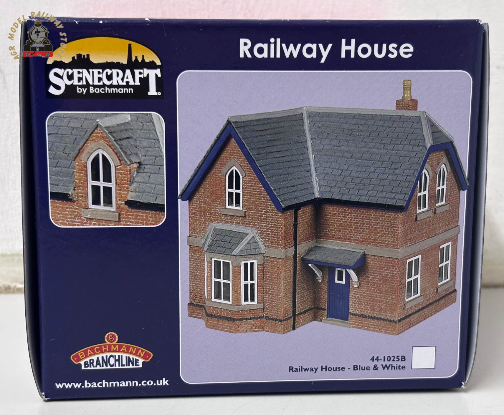 Bachman 44-1025B Railway House - Blue & White - OO Gauge