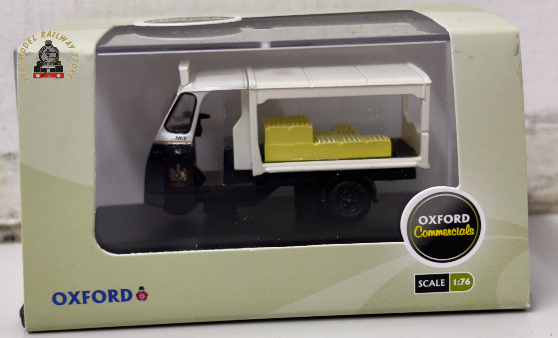 Oxford Diecast 76WE001 Milk Float - Express Dairies - 1:76 Scale