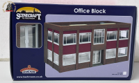 Bachmann 44-018R Two Storey Office Block - Red - OO