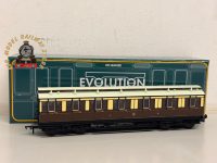 Rapido 978016 GWR Evolution Non-Corridor Composite No.8233