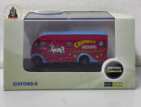 Oxford Diecast NAH006 Chipperfield Spotted Stallions Albion Horsebox - 1:148