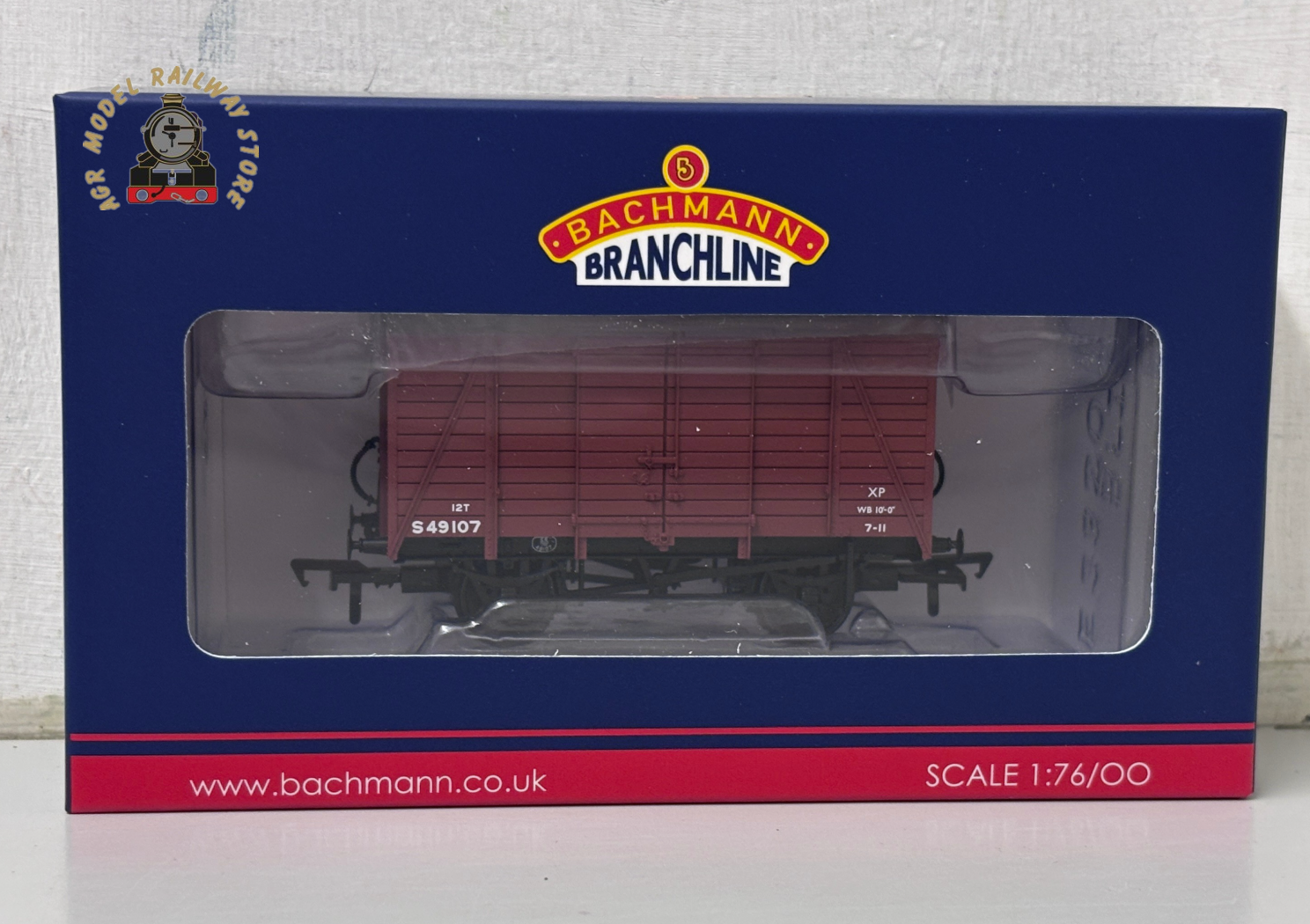 Bachmann 38-071C SR 12T Even Planked Ventilated Van BR Bauxite (Early)