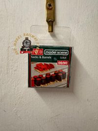 ModelScene 5064 Sacks and Barrels - OO Gauge