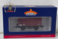 Bachmann 38-172 BR 12T Ventilated Van Plywood Sides BR Bauxite - OO