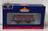 Bachmann 38-387A LNER 12T Ventilated Fruit Van LNER Bauxite - OO